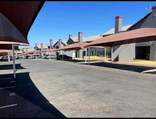 3 BEDROOM TOWNHOUSE FOR SALE IN OAKDENE